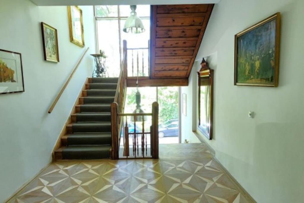 Appartement Mit Balkon, Lift, Luxus -beletage