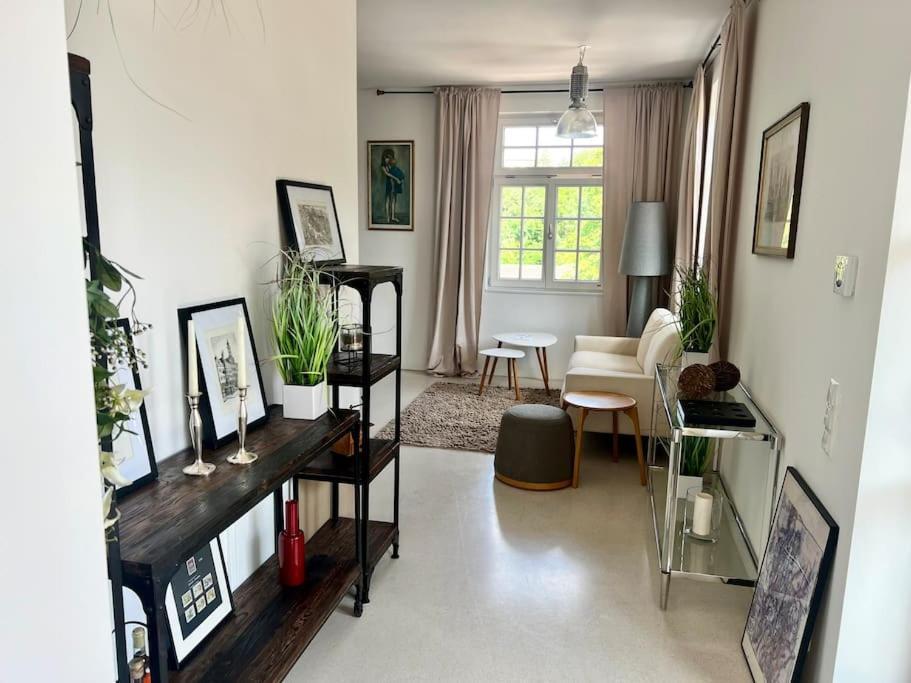 Mit Balkon, Lift, Luxus -beletage Appartement *